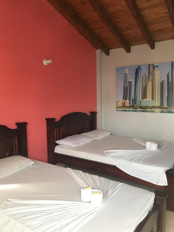 Hotel Calipso 마리닐라 외부 사진